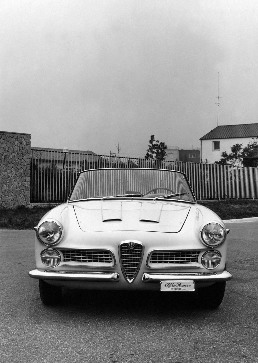  Alfa Romeo 2000 Spider (102) 1958 года  (фото 2 из 30)